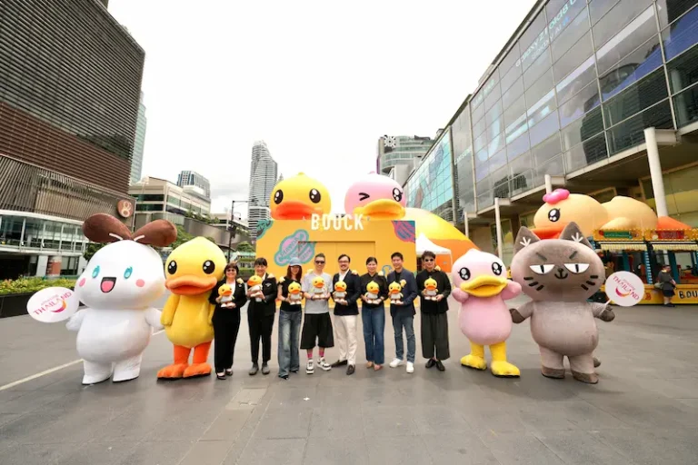 ททท. แท็กทีม B.Duck ปักแลนด์มาร์กความสนุก ในงาน “B.Duck Playful 20th – Glow In The Duck” พร้อมนำ Mascot  “น้องสุขใจ–น้องรักยิ้ม” ร่วมสร้างสีสันและเติมเต็มความสนุกให้กับนักท่องเที่ยว